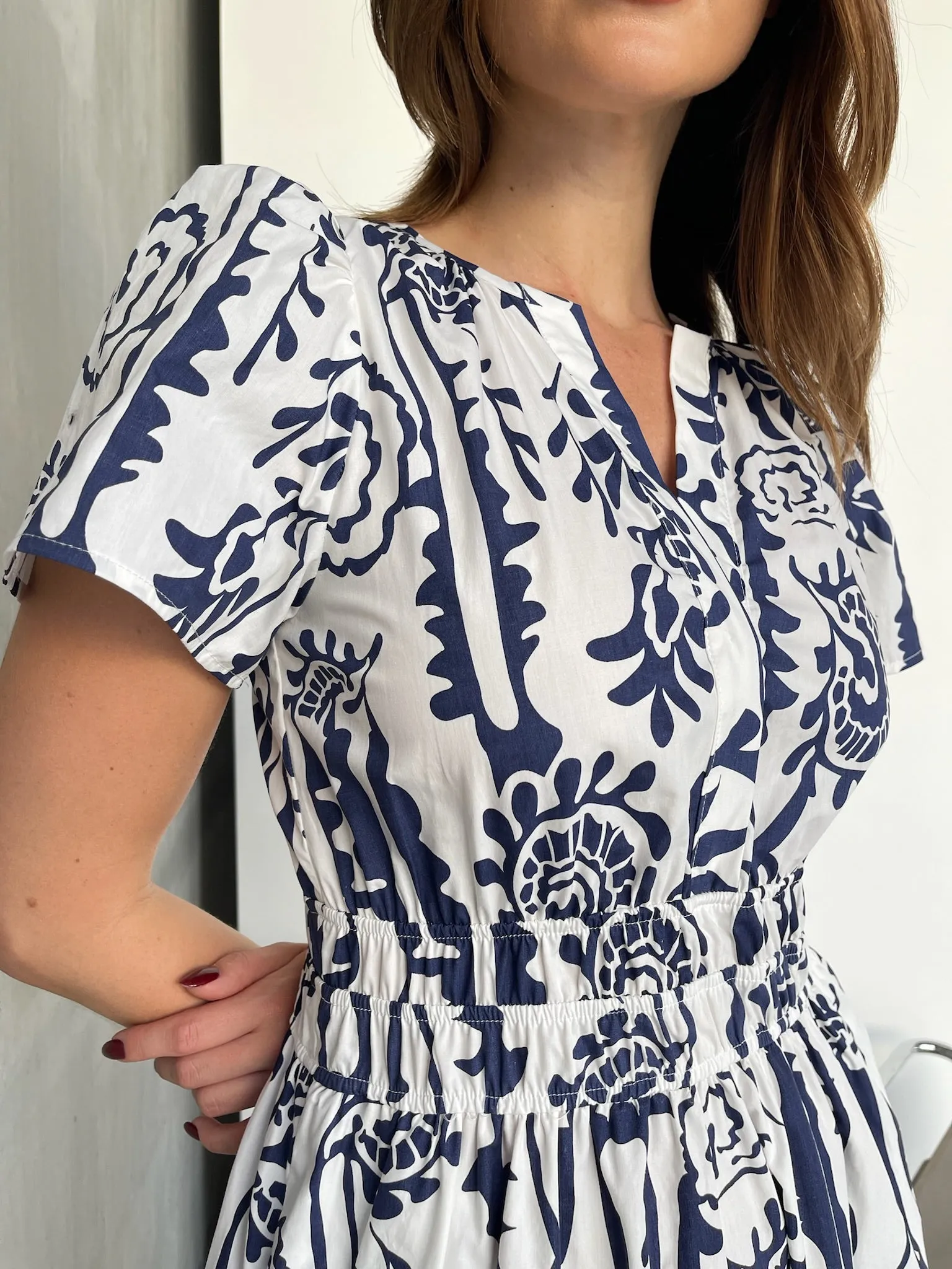 Heather Short Sleeve White/Blue Print Button Collar Midi Dress