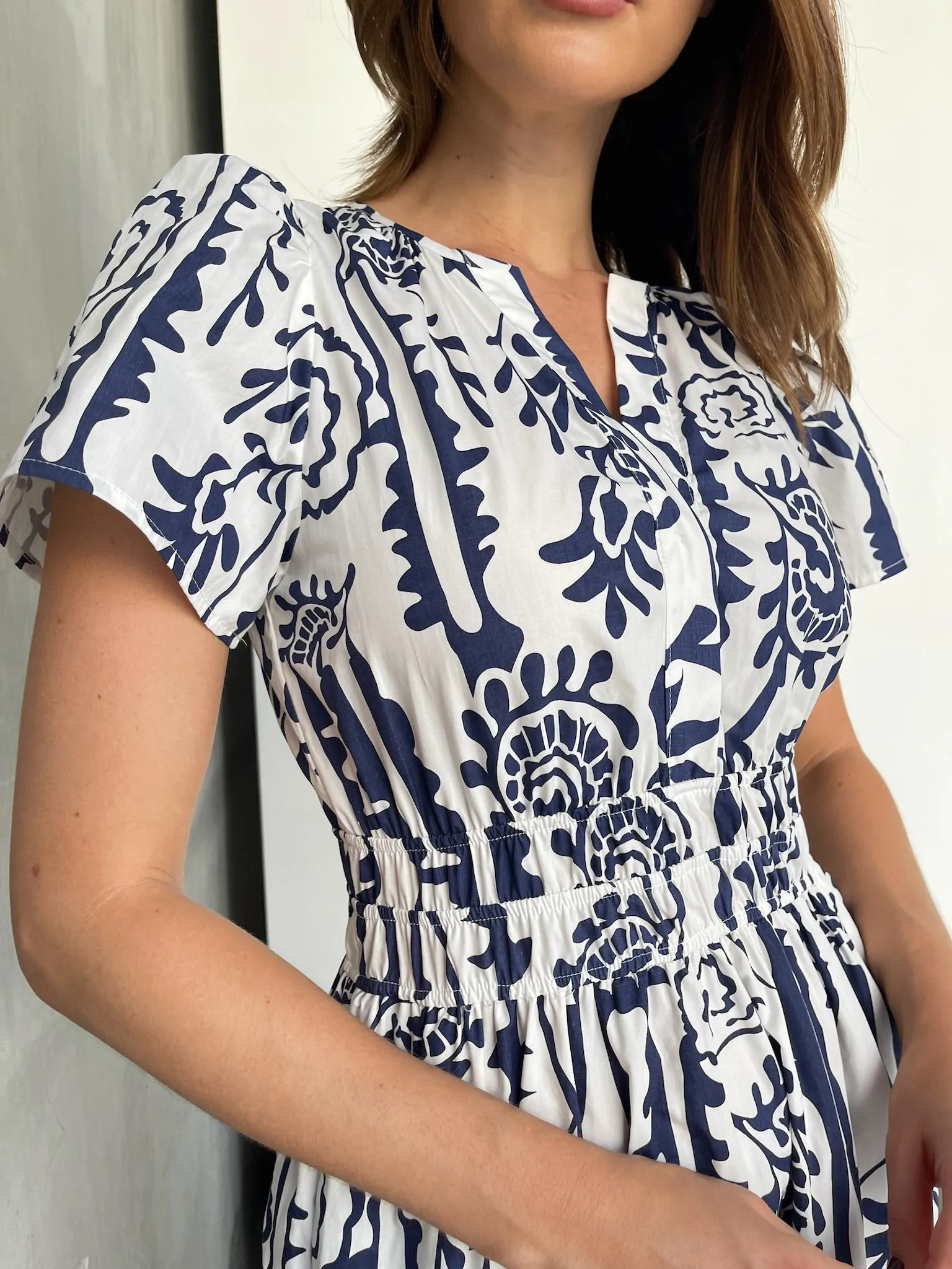 Heather Short Sleeve White/Blue Print Button Collar Midi Dress