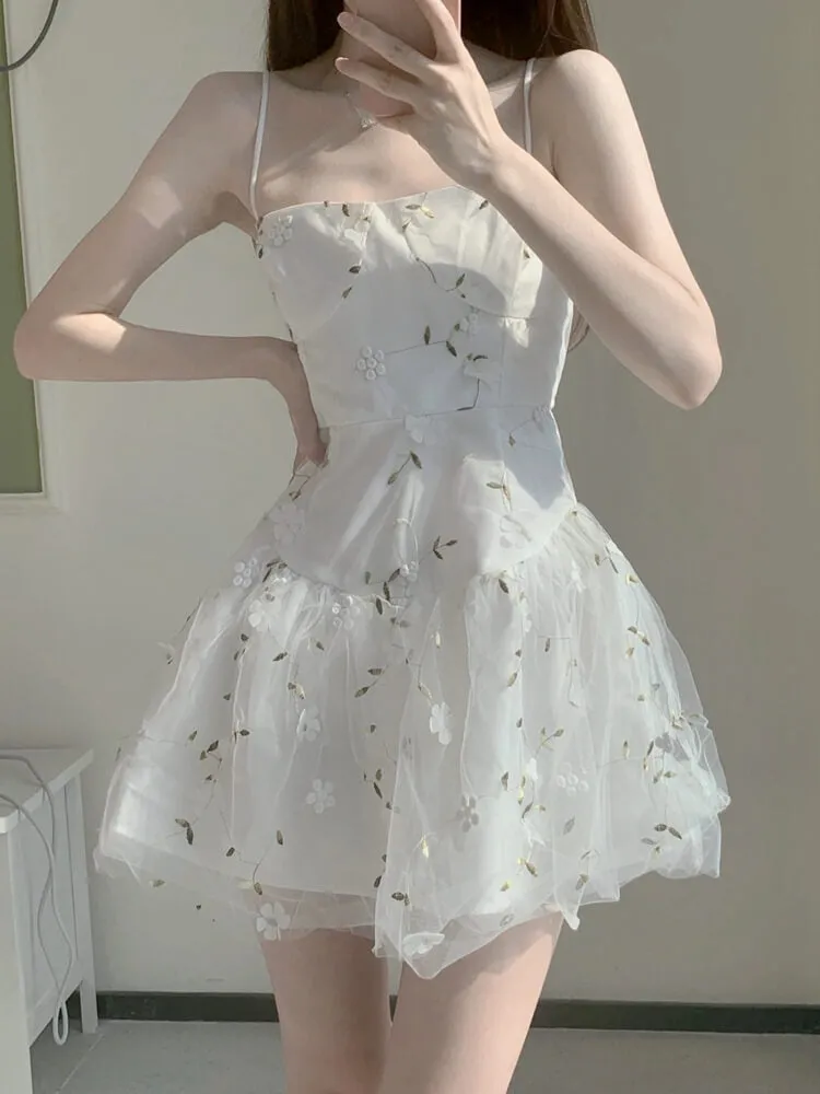 Sweet and Spicy Girl Hollow Waist A-line Fluffy Skirt White Sling dress BY9220