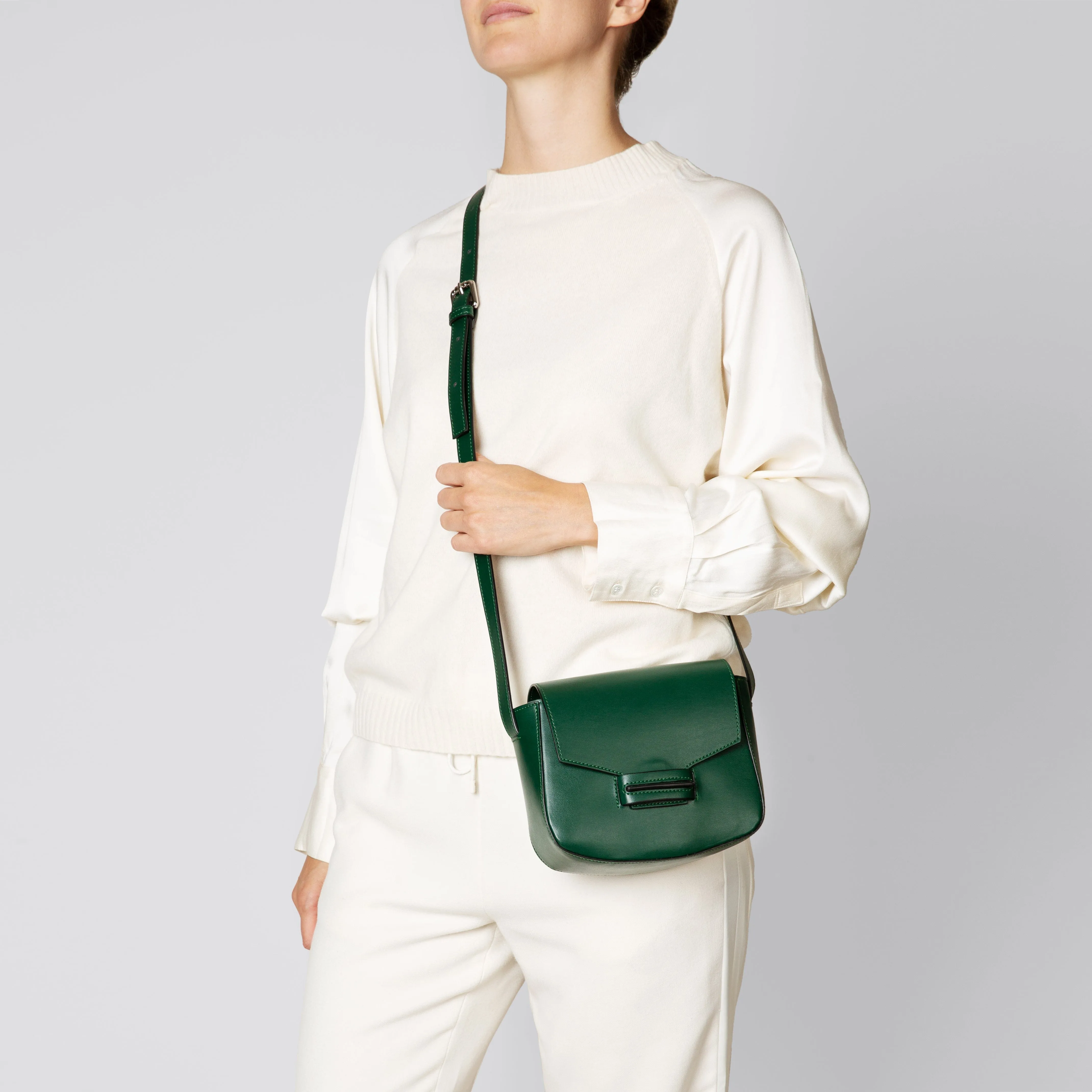 The Vida  Apple Leather Vegan Saddle Bag | Ivy