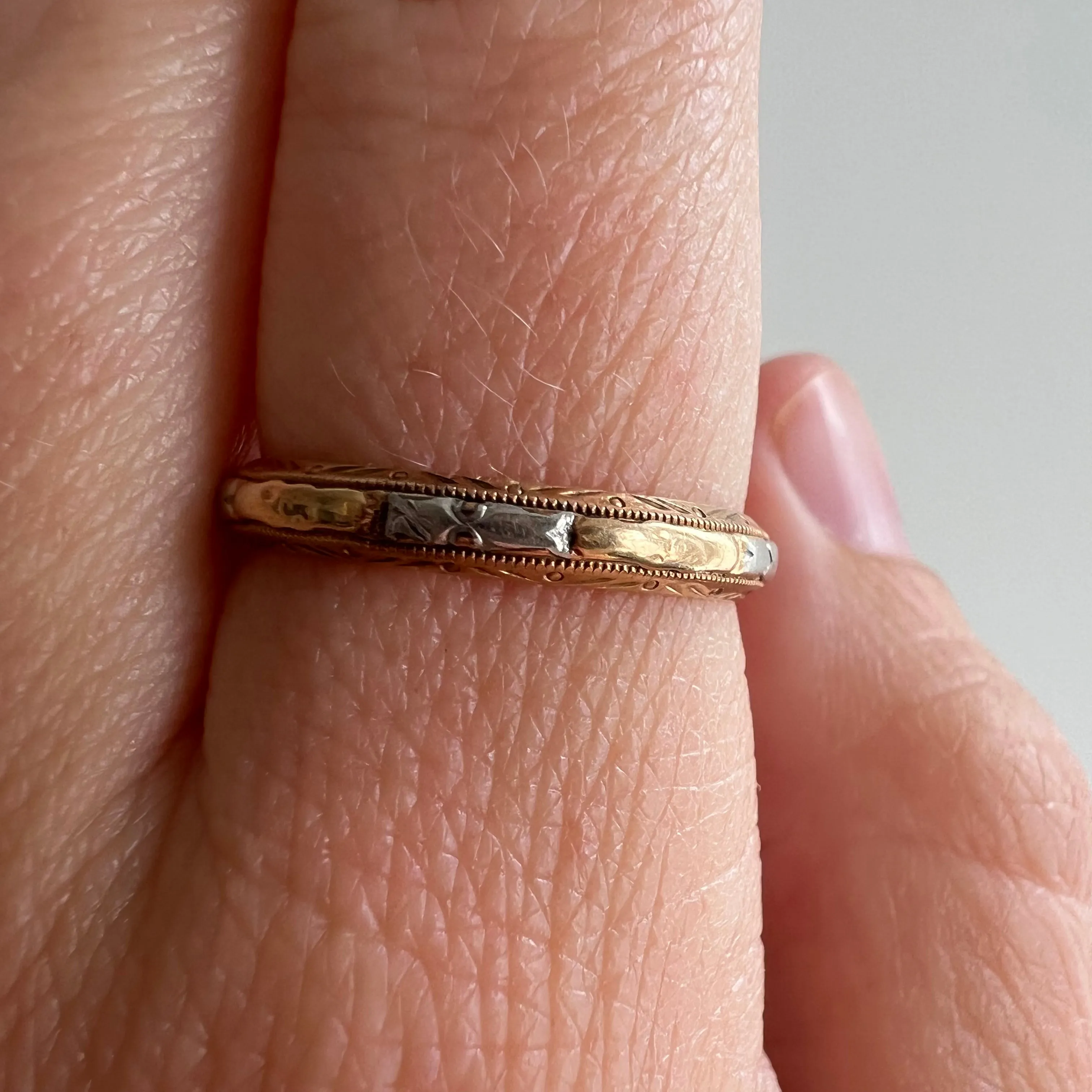 V I N T A G E // look closer / 14k yellow gold ring with white gold overlay / size 7 to 7.25